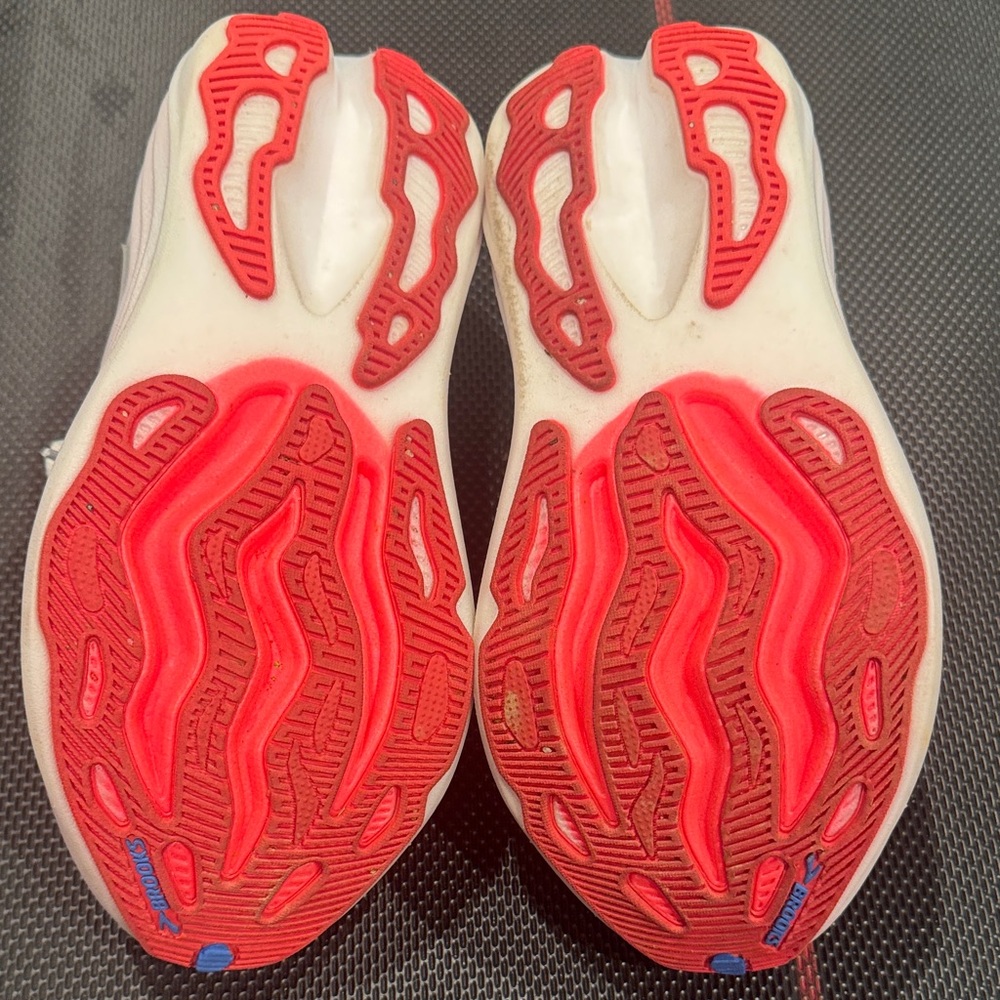 Women's Glycerin Max White and Red Running Shoes - Picture 2 of 4